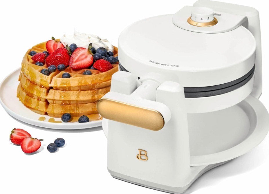 Beautiful Rotating Belgian Waffle Maker, White Icing by Drew Barrymore- waflera belga giratoria, Glaseado Blanco de Drew Barrymore
